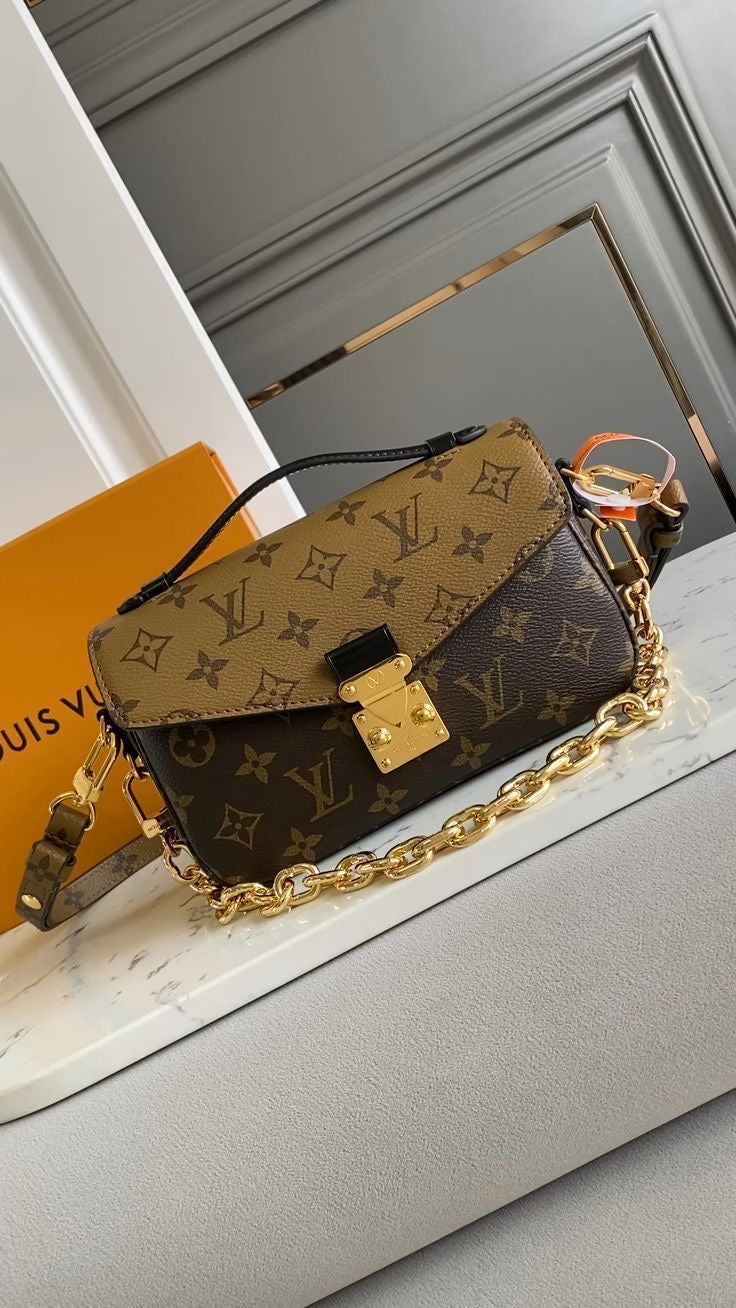 LV Pochette Métis East-West