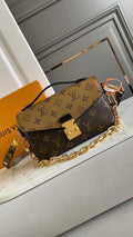 LV Pochette Métis East-West