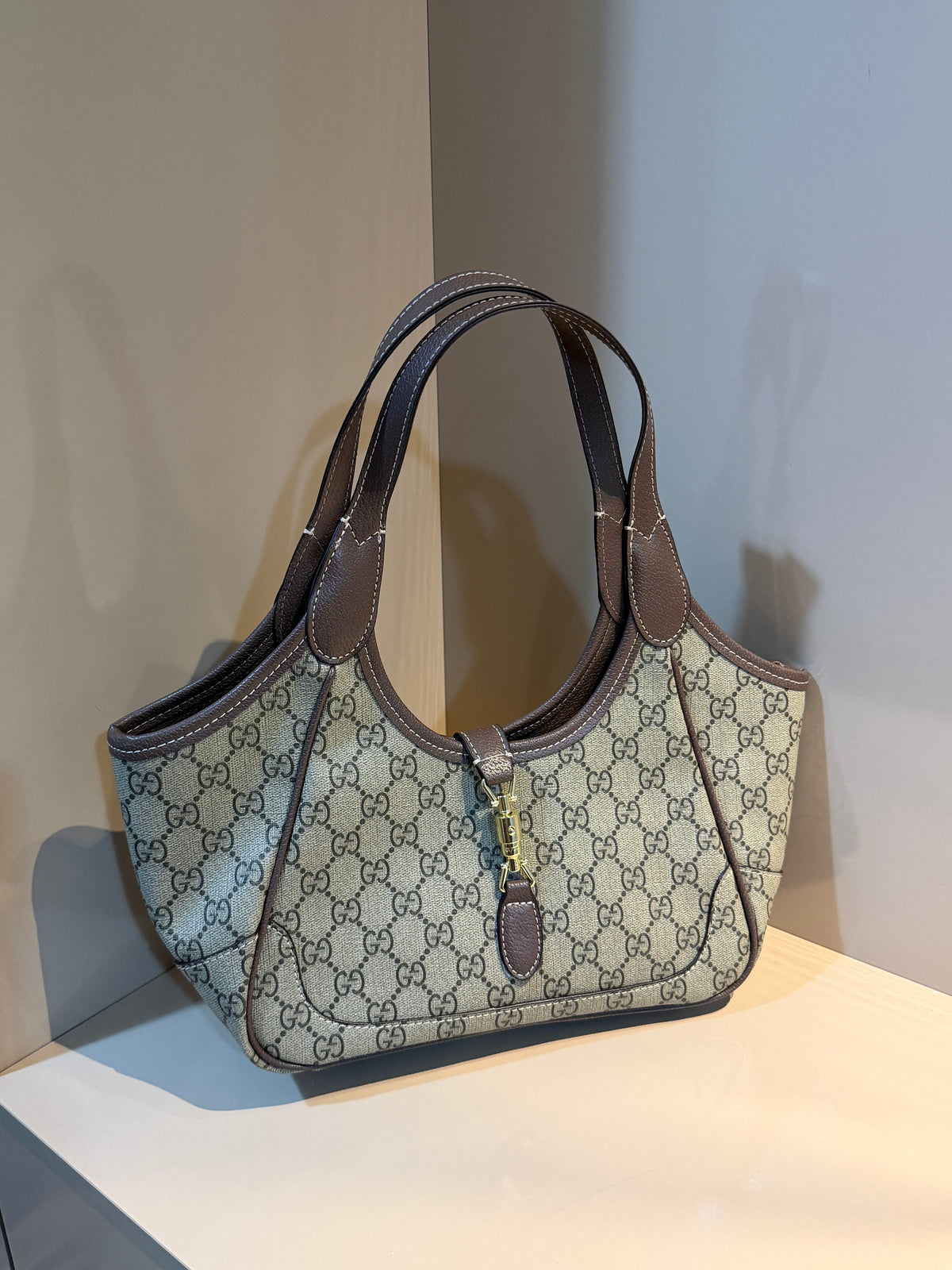 GG Canvas Shoulder Bag