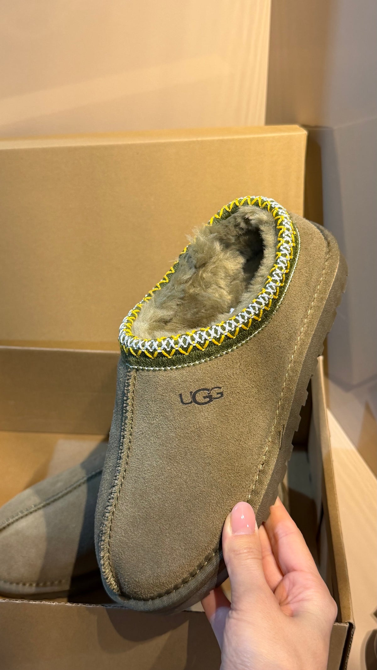UGG Tasman